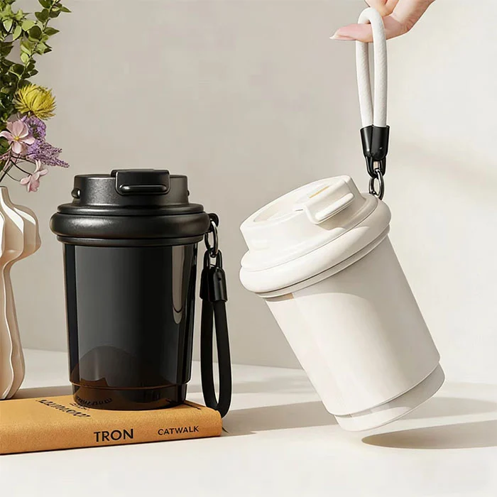 ʻO ka Tumbler Insulated e mālama anu